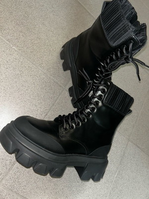 Catwalk black boots new, size 38 with satin details