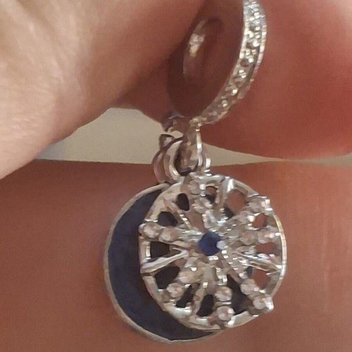 Charm for bracelets dangle with blue background, like new