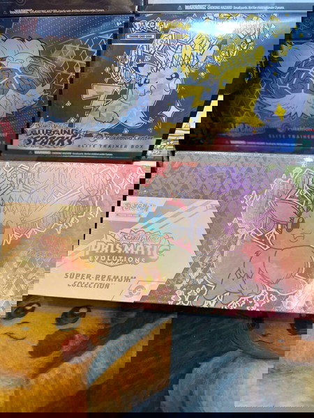 Pokémon Prismatic Evolutions “Super Premium Collection”