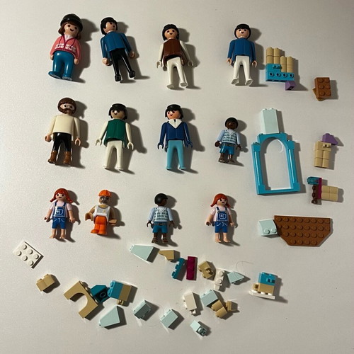 Playmobil like new, pack of 12 figures and blocks
