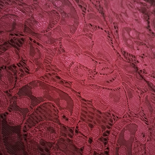 Numoco burgundy dress size M new with lace and asymmetrical skirt