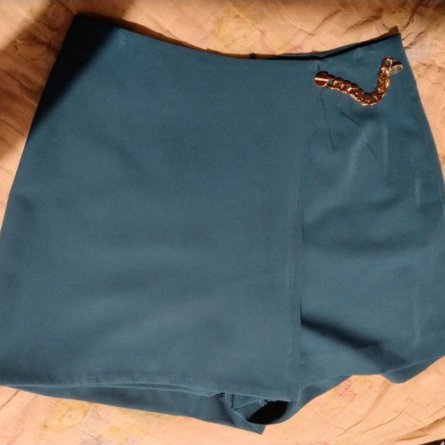 Lynne petrol skirt-shorts like new with detachable chain size L