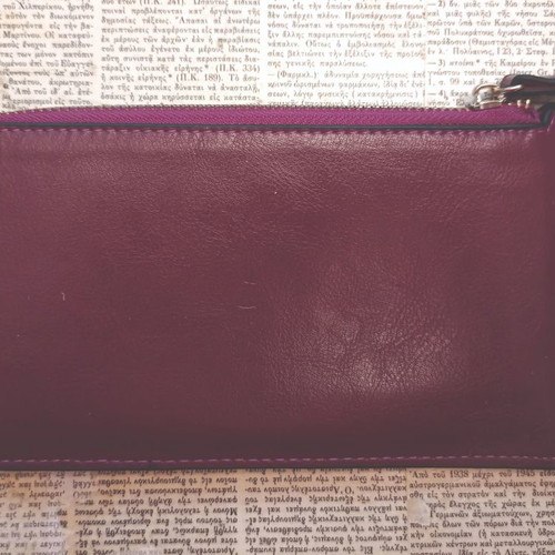 Leather wallet used with zipper in burgundy color