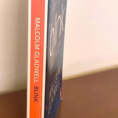 Blink The Power of Thinking Without Thinking by Malcolm Gladwell paperback like new