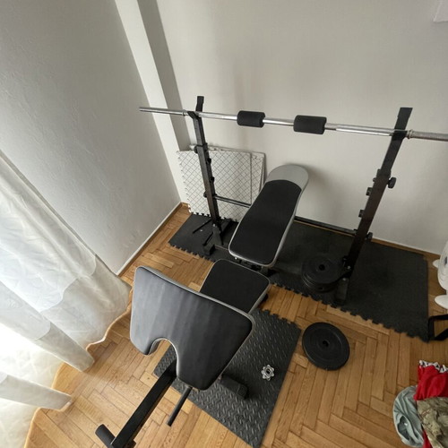 Workout bench like new with 5kg and 2.5kg weight plates