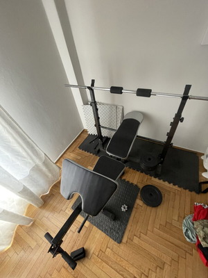 Workout bench like new with 5kg and 2.5kg weight plates
