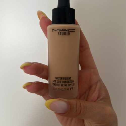 Mac Waterweight SPF 30 Foundation NW18
