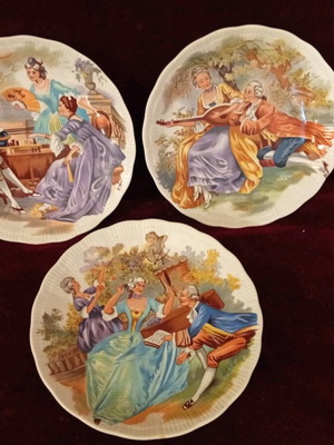 Wałbrzych vintage porcelain plates like new