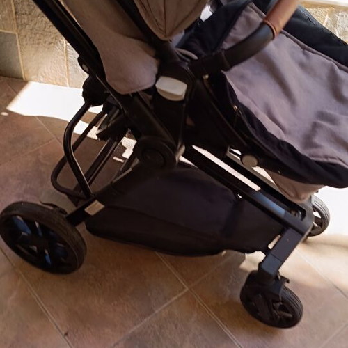 Kidoo 3-in-1 stroller used with car seat and carrycot