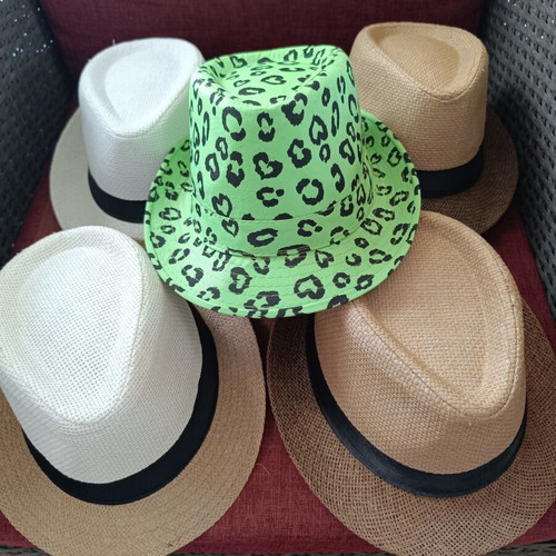 Hats colorful pack of 5 like new, size 58