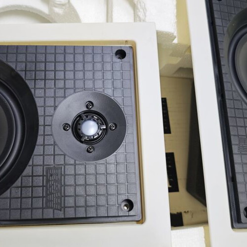 B&W CWM 6i Wall Speakers like new with excellent sound
