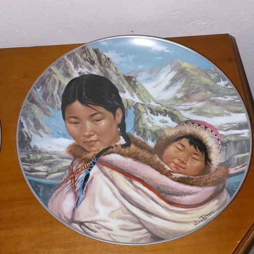 People of the Midnight Sun decorative plates by Nori Peter like new, Kaizer porcelain