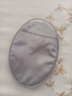 Case for small women's shaver