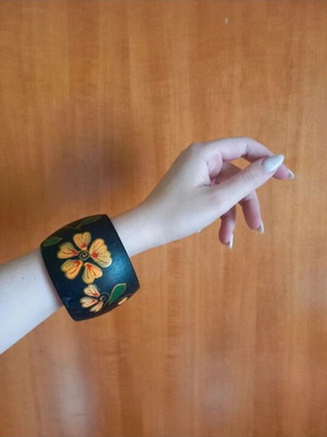 Wooden bracelet like new with 6.5 cm diameter