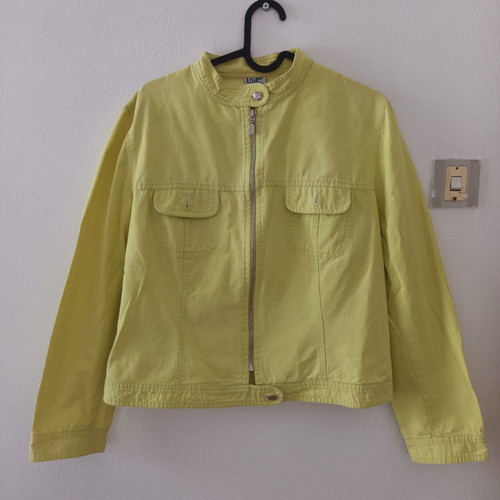 Short jacket used with slightly defective zipper, size M