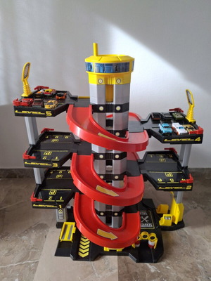 Molto 5-Story Garage used with elevator and 12 Hot Wheels cars gift