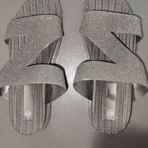 Black glitter sandals size 39 like new, rubber flexible