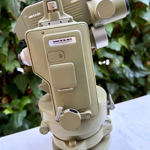 Wild T16 Theodolite used with DI4L accessory collectible