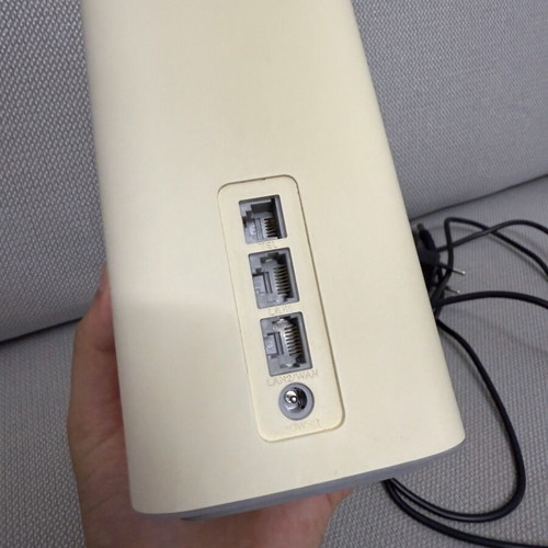 Huawei H122-373 CPE Pro 2 Router 5G used with SIM card