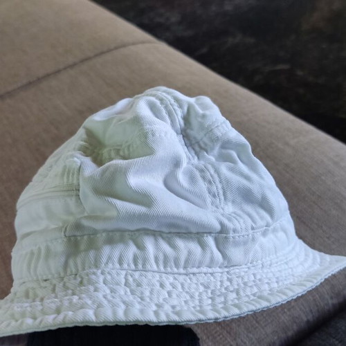 Women's white cotton hat with pockets used