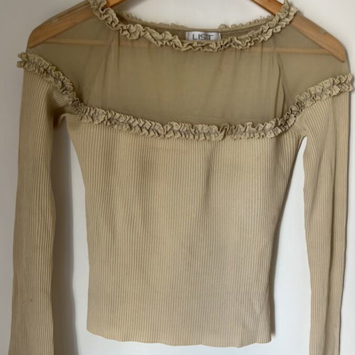 List beige fine knit blouse like new, size S