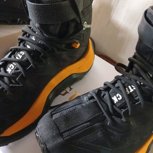 The North Face Summit Fastpack GTX hiking boots, black/yellow, size 44