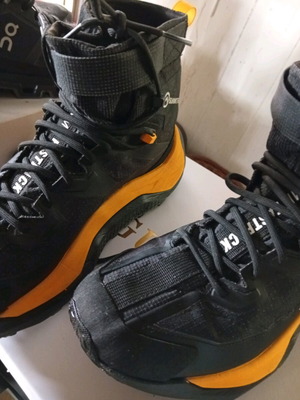 The North Face Summit Fastpack GTX hiking boots, black/yellow, size 44