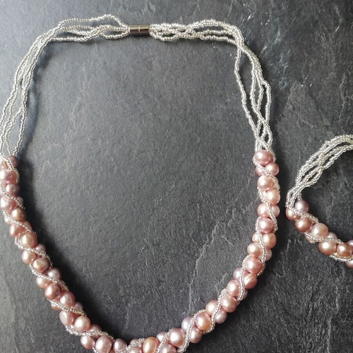 Necklace and bracelet set with natural pink freshwater pearls new