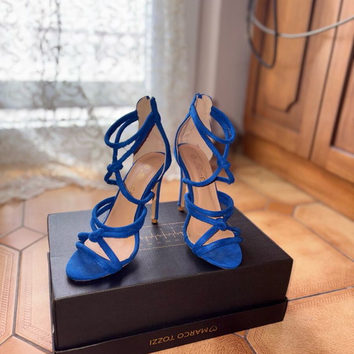 Blue suede sandals used with laces and thin heel size 38