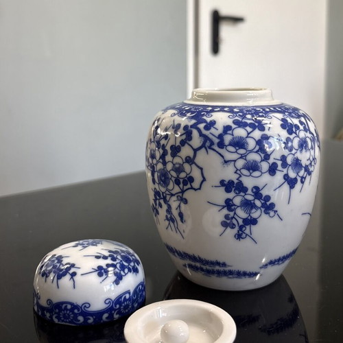 Nippon Sakura porcelain jar with double lid like new