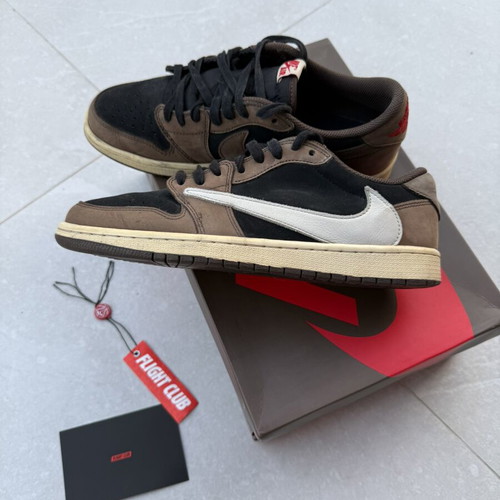 Jordan 1 Low Mocha sneakers like new, size 44, Travis Scott