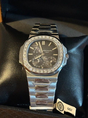 Patek Philippe Nautilus 5712G с диаманти Moissanite нов