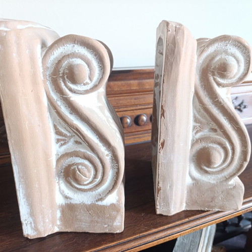 Pair of decorative corbels bookends in genuine terracotta, classic style