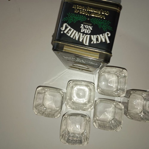 Jack Daniel's collectible set with 6 whiskey glasses and metal box new