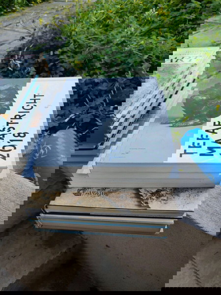 τέσσερα βιβλία τόμοι σκληροί