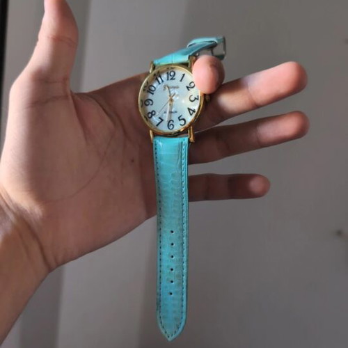Geneva watch with new battery, used