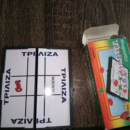 Magnetic tic-tac-toe game used with Nounou advertisement