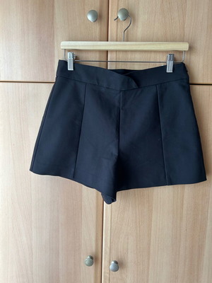 Zara women's black high-waisted shorts like new, size large