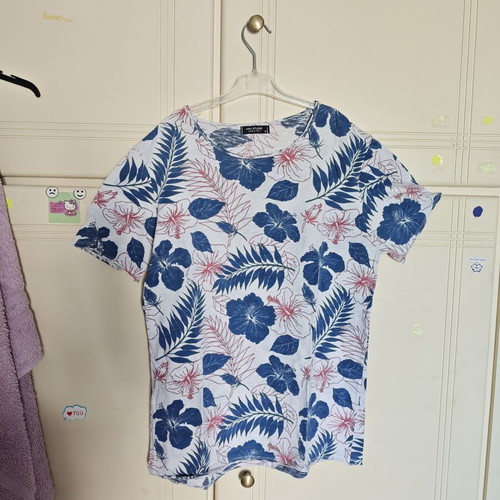 A-Style White Floral Airy Short-Sleeve Blouse like new, size M