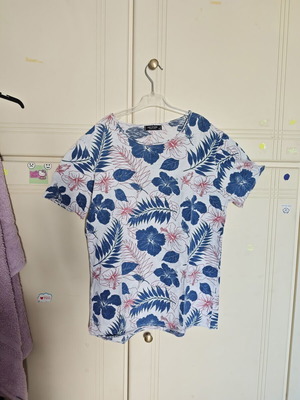A-Style White Floral Airy Short-Sleeve Blouse like new, size M