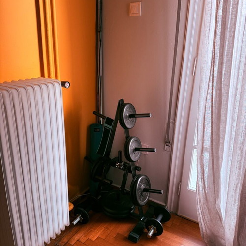 Fitness weight set like new with jump rope, resistance band and large bar