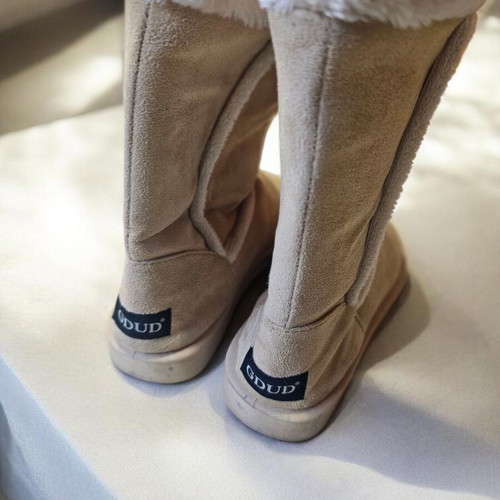 Fur boots like new, beige with white stripe, size 40