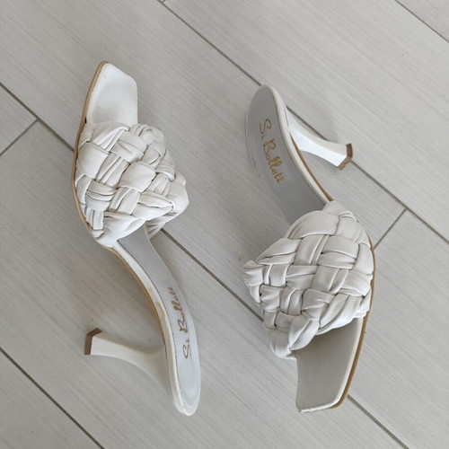 Si Bolleti white sandals like new, size 38 (fits 37)