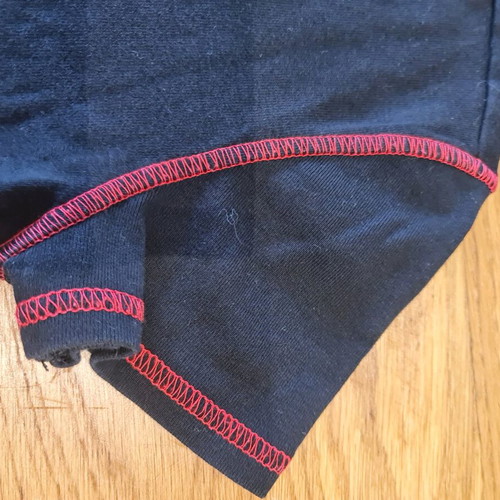 Crop top H&M black with red design like new