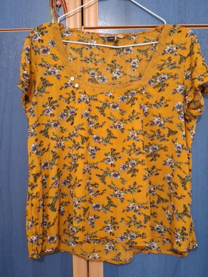 Attrattivo floral short sleeve top size large like new, multicolor