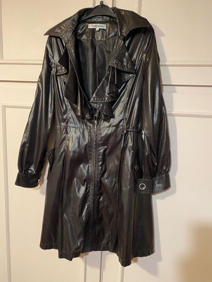 Black women's windproof waterproof coat like new with ruffles and belt
