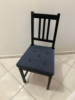 Καρέκλες τραπεζαρίας IKEA Stefan σαν καινούργιο, σετ 4 με μπλε μαξιλαράκια