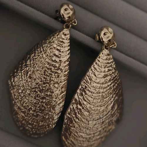 Gold handmade drop-shaped earrings new