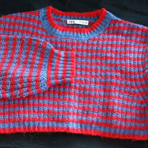 Zara sweater like new, warm short crop top blue and red