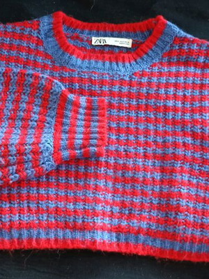 Zara sweater like new, warm short crop top blue and red